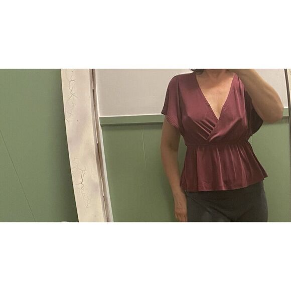 Francesca's MiAmi Top Womens Small Burgundy V-Neck Peplum Short Sleeve Woven - Picture 5 of 8